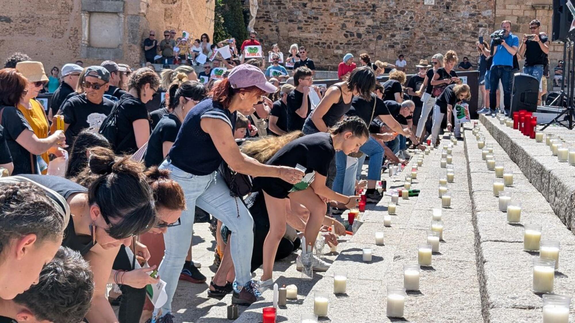 Velas contra el oscurantismo Cáceres